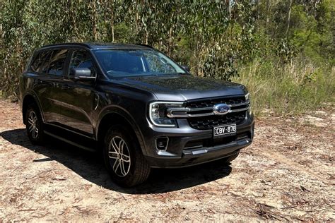 ford everest trend vs ambiente